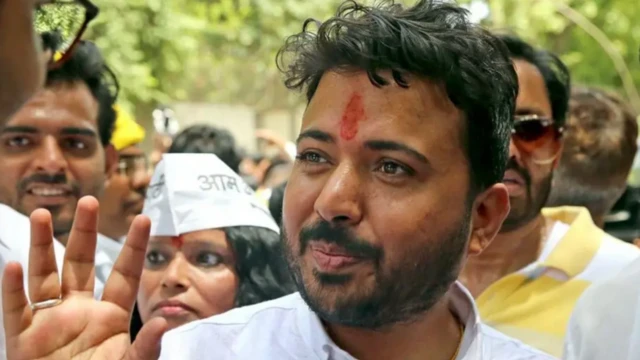 டெல்லி: பயிற்சி மையத்தில் வெள்ளம் சூழ்ந்ததில் மூன்று மாணவர்கள் பலி - என்ன நடந்தது?