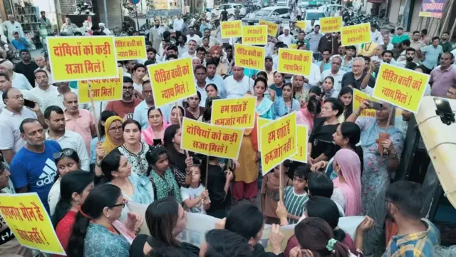 घटना के विरोध में स्थानीय लोगों में ज़बरदस्त ग़ुस्सा है