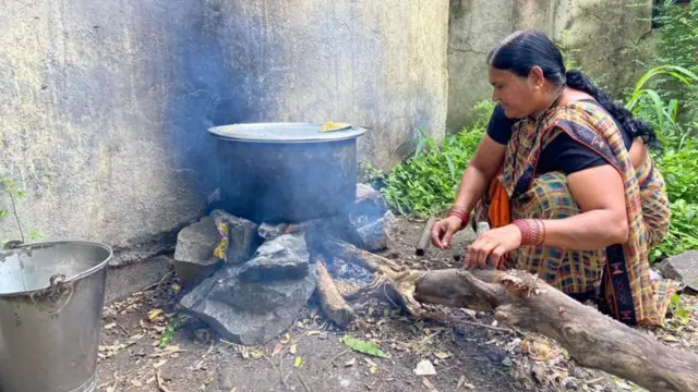 مہاراشتر کی مقابلے کے امتحان میں کامیاب بہنیں