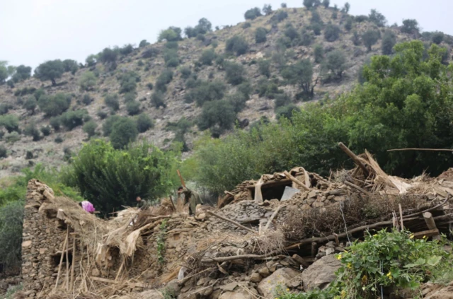 Sedikitnya 800 orang meninggal dunia dan lebih dari 2.000 terluka akibat gempa bumi di Afghanistan, pada 1 September 2025.