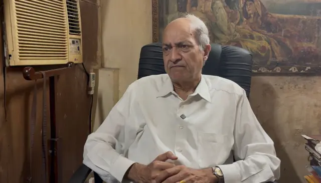 'द रसल एक्सचेंज' के सीनियर पार्टनर अनवर सलीम