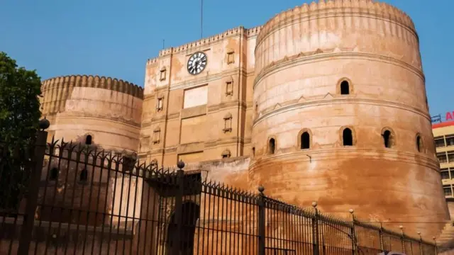 આકાશ પવાર, અમદાવાદમાં જુગારની લેતીદેતી મામલે હત્યા, રૂ. 21 લાખ, અમદાવાદ પોલીસ, સાબરમતી ઇસ્ટ રિવરફ્રન્ટ, હિતેશ સંઘવી, ઝોન 2 ડીસીપી ભરત રાઠોડ, બીબીસી ગુજરાતી સમાચાર 