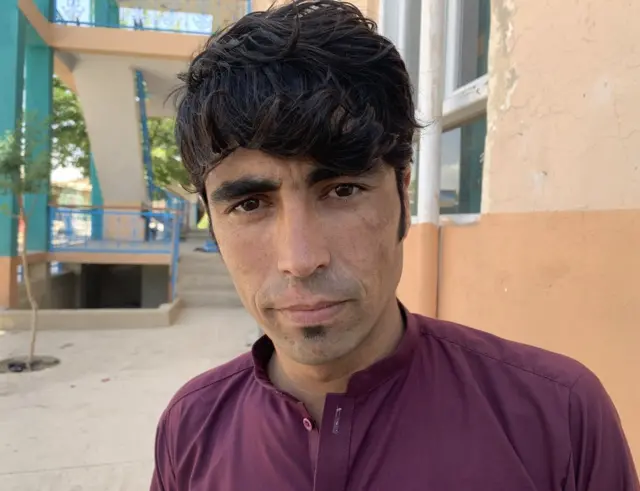 سمیعالله کاشیساز از امنیتی که طالبان به روستایش آوردهاند سپاسگزار است، اما میگوید اقتصاد «ویران شده است»