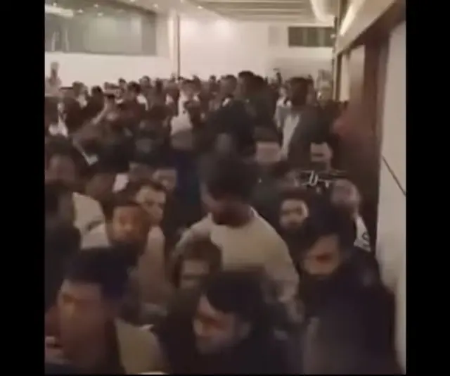 কয়েকশো মানুষ চট্টগ্রামের ওই বিয়ের অনুষ্ঠানে হামলা করে