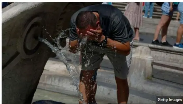 Ọkunrin kan ree to gbe ori sabẹ omi tori ọsẹ ooru amuju