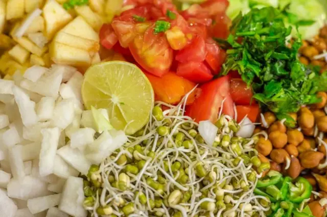 आहारात पुरेसे फायबर असणं खूप महत्वाचं आहे.
