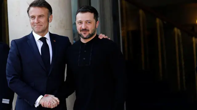 Ukrayna Devlet Başkanı Volodimir Zelenskiy, 27 Mart 2025'te Elysee Sarayı'nda Ukrayna'yı desteklemek amacıyla düzenlenen 'Gönüllü Koalisyon' zirvesi öncesinde Fransa Cumhurbaşkanı Emmanuel Macron tarafından karşılandı.