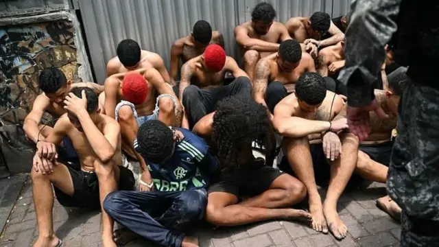 ፖሊስ ባካሄደው በዚህ ዘመቻ ከ100 በላይ የጦር መሣሪያዎችን መያዙን አስታውቋል