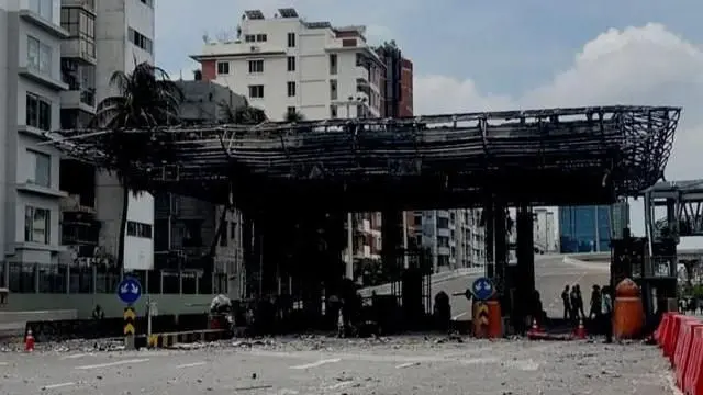 आंदोलनात झालेल्या जाळपोळीनंतरची स्थिती