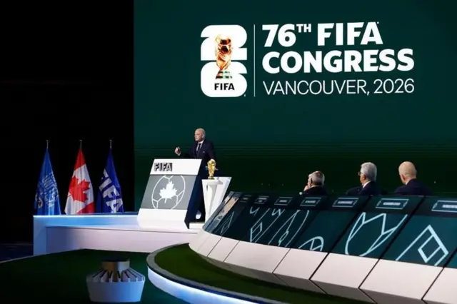 FIFA, kama shirika lisilo la faida, huhakikisha kuwa mapato yake yanawekwa tena katika mashindano na maendeleo ya kandanda ya kimataifa.