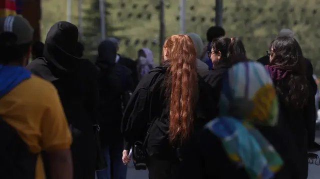 زنان بدون حجاب اجباری در ایران