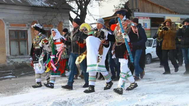 Колядники під час святкування Різдва в селі Бояни (Чернівецька область, Новоселицький район), 7 січня 2017 року
