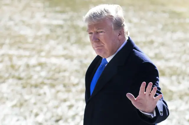 特朗普认为这本书"充满了谎言"。