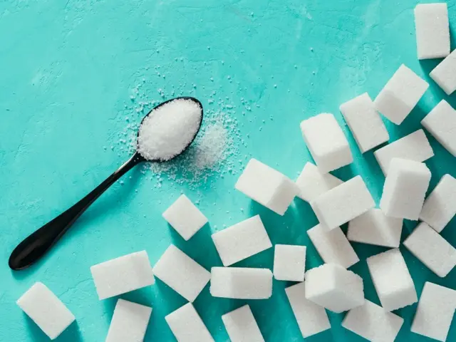 খারাপ শর্করায় চিনি বেশি থাকে, যার পরিমাণ বেশি হলে স্বাস্থ্যের জন্য ক্ষতি করে