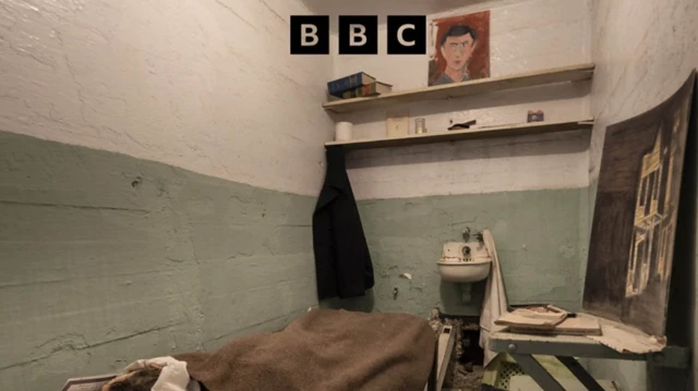 கடும் கட்டுப்பாடுகள் உள்ள சிறையிலிருந்து ஸ்பூனின் உதவியுடன் மூன்று பேர் தப்பித்த கதை