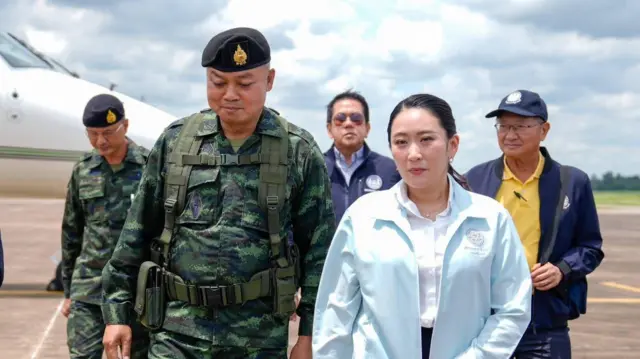 ဇွန် ၂၀ ရက်နေ့လယ်ပိုင်းက ထိုင်း - ကမ္ဘောဒီးယားနယ်စပ် အူဘုန်ရတ်ချာဌာနီမြို့က အမှတ် ၂ တပ်နယ်မြေကွပ်ကဲမှုဌာနကို ထိုင်းဝန်ကြီးချုပ်သွား‌ရောက်