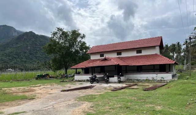 கிழக்காடு வீடு