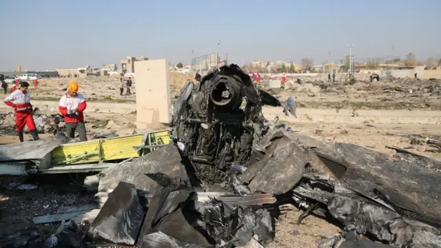 یوکرین کی فضائی کمپنی کے تباہ شدہ طیارہ کا ملبہ