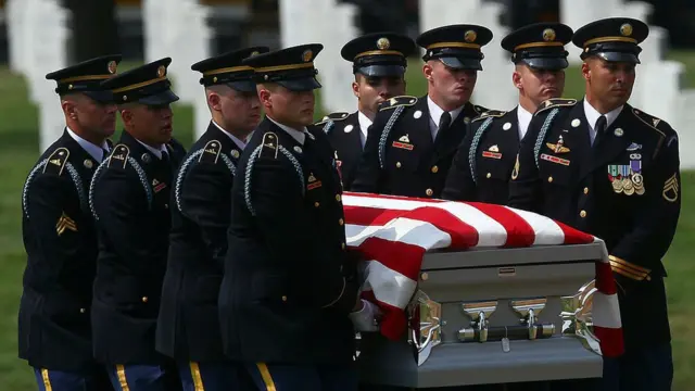 নিহত সৈন্যবাহী কফিন।