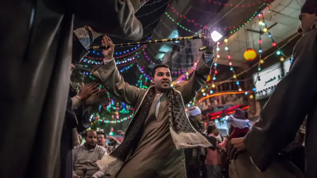 محتفلون بالمولد