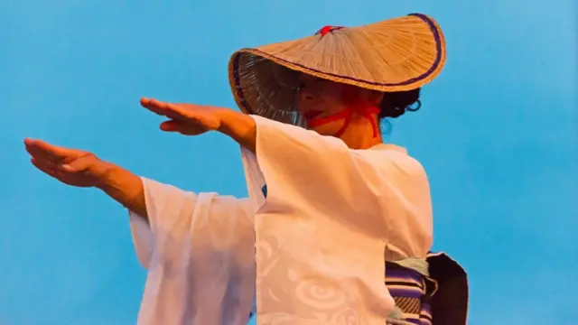 Ama, last mermaids of Japan, Ama women in traditional clothing dancing