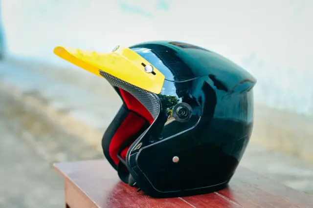 हेल्मेटमुळे केस गळतात का?