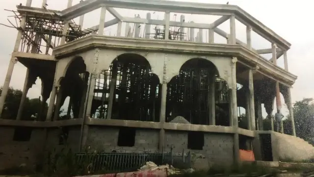 መላዕከ ሕይወት ቆሞስ አባ አክሊለ ማርያም በምስራቅ ሐረርጌ ላንጌ እያስገነቡት የሚገኘው ራጉዔል ቤተክርስትያን