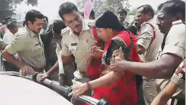 మహిళను నెడుతున్న పోలీసులు