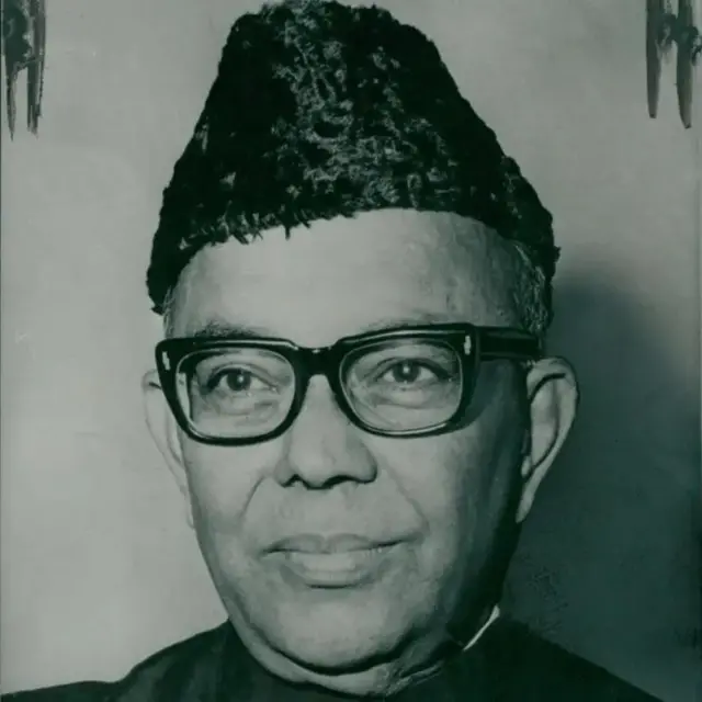 তৎকালীন গভর্নর আব্দুল মালিক।