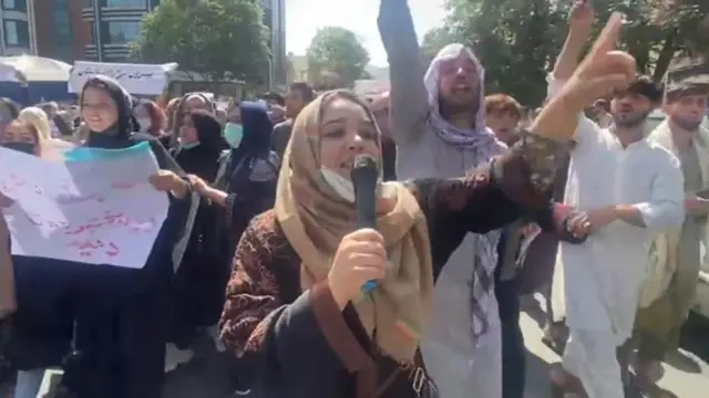 یک سالگی سقوط