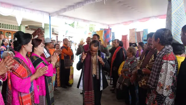 Pesta mangongkal holi.