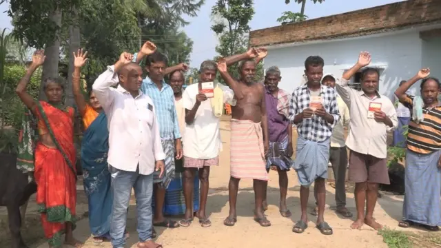 నాన్-షెడ్యూల్డ్ ఏరియాలను షెడ్యూల్డ్ ఏరియాలో కలపాలంటూ గిరిజనులు ఆందోళన చేస్తున్నారు