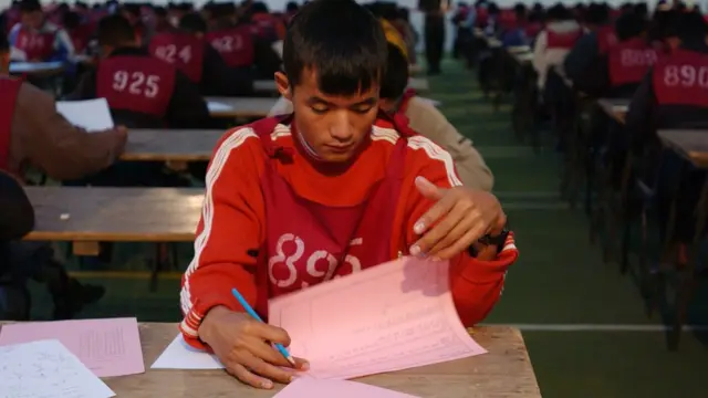 સ્પર્ધાત્મક પરીક્ષાની તસવીર