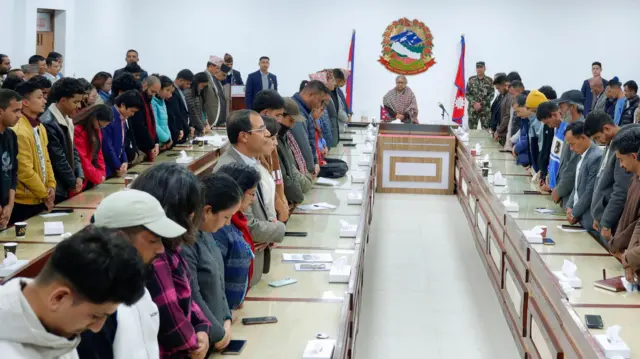 प्रधानमन्त्री सुशीला कार्की उपस्थित हस्ताक्षर कार्यक्रममा सहभागीहरू