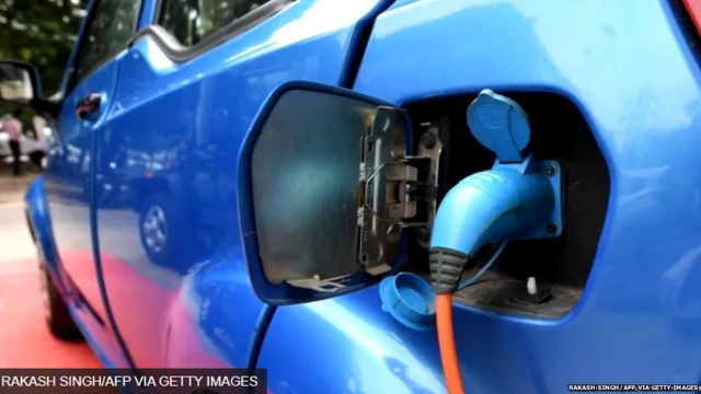 ਚਾਰਜ ਹੁੰਦੀ ਕਾਰ