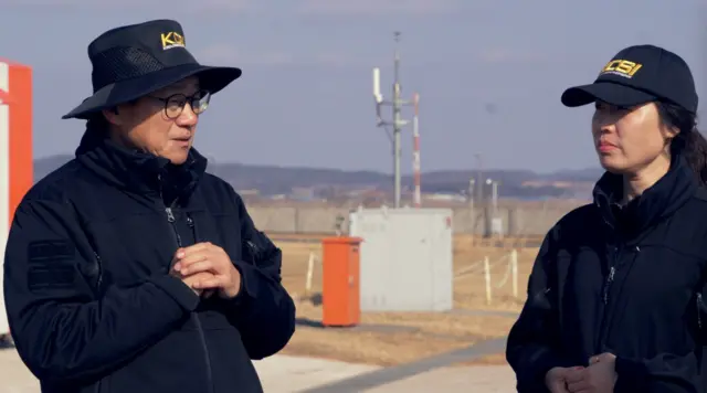 제주항공 사고 당시 시신수습, 현장 감식 등을 수행한 전남경찰청 과학수사대 소속 차 운 경감(왼쪽)과 김경희 검시 조사관(오른쪽)