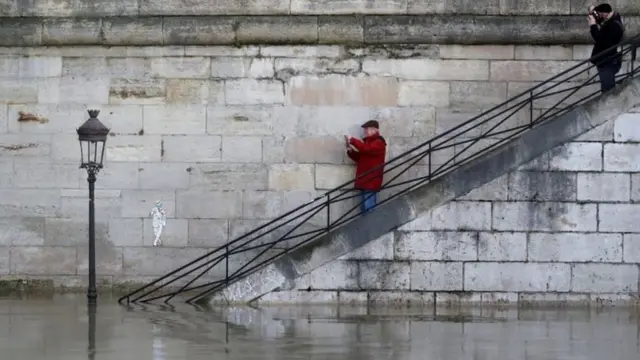 Le niveau des eaux de la rivière devrait culminer à environ 6m, au moins 4m au-dessus de son niveau normal.