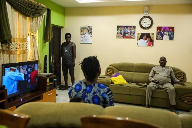 Ndị nọ n'ime ụlọ ha