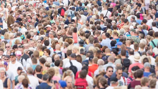 भीड़ भरी जगहों पर भी आंखें उसे ढूंढती हैं, जो हमें पुकारता है