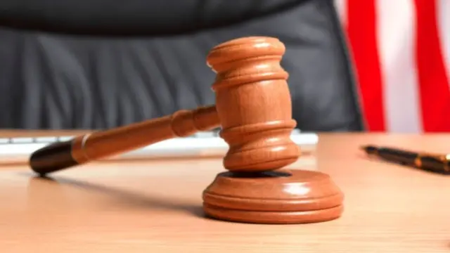 अमेरिका में क़ानूनी लड़ाई