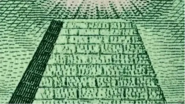 'લુક ઑફ ગોડ' પ્રતીક ફ્રીમેસન્સના પ્રતીકોમાં વારંવાર ઉપયોગ માટે પ્રખ્યાત છે. આ પ્રતીક યુએસ ડૉલરની નોટની અવળી બાજુ પર પણ મોજૂદ છે.