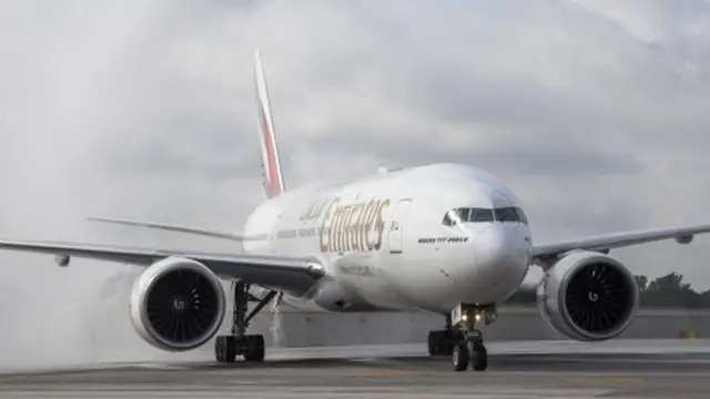 एमिरेट्स विमान