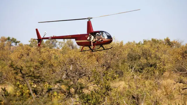 Jirgin sama ɗauke da wasu mutum biyu