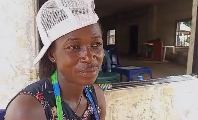 Juliana na-ere nri n'Abakali kwuru na nri ya na-ebesi ya n'aka dịka ndị mmadụ anaghị apụta azụ nri