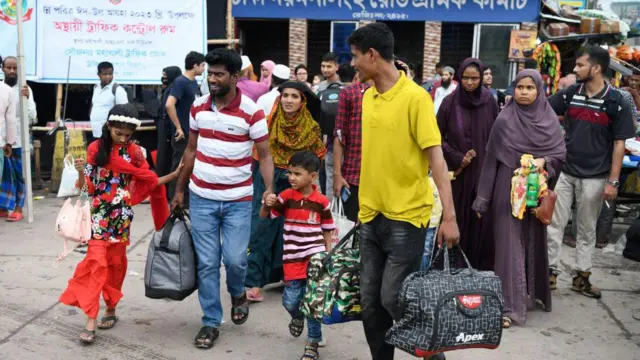 ঢাকার অভ্যন্তরীণ গণপরিবহন নিয়ে নানা অভিযোগ রয়েছে অনেকের