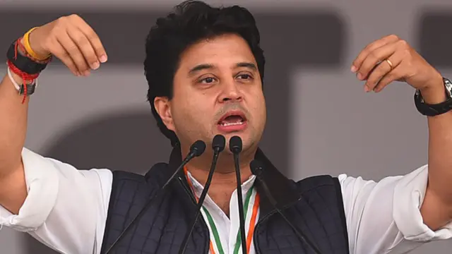 யார் இந்த ஜோதிராதித்யா சிந்தியா? அவரது குடும்ப பாரம்பர்யம் என்ன?