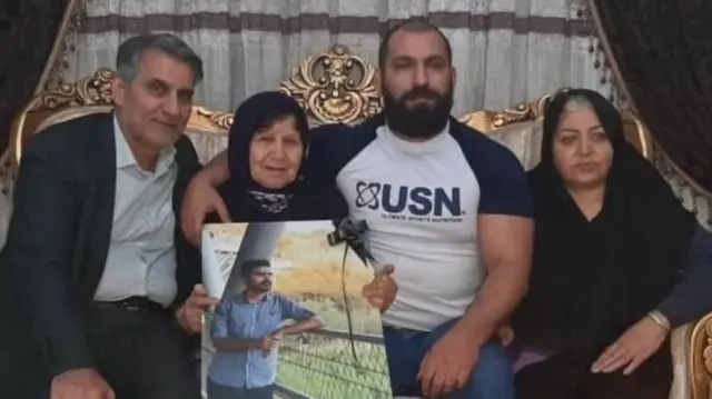 مادر، عمو، مادربزرگ و پدر پویا بختیاری، چهار عضو این خانواده اکنون در زندان هستند