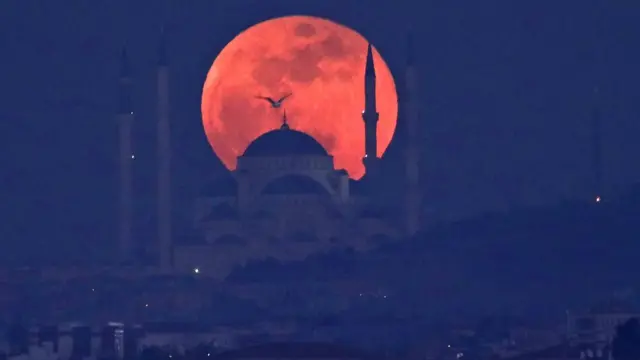Bulan Purnama di Istanbul