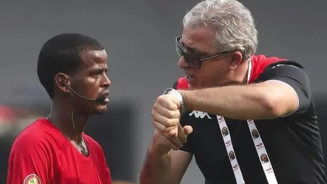 حكم المباراة أطلق صافرة نهاية المباراة قبل الوقت