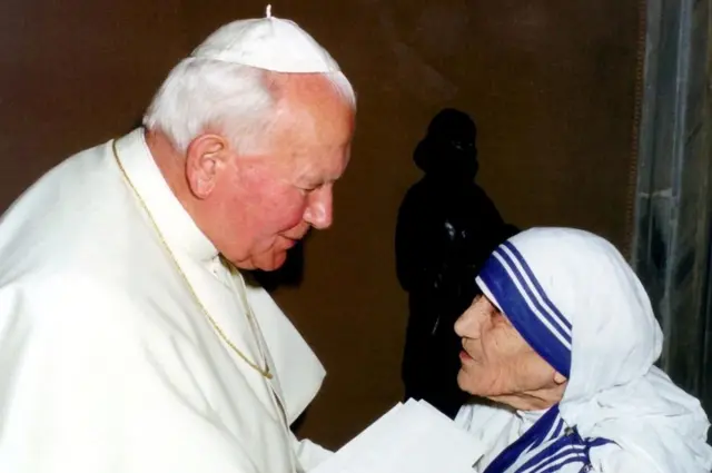 El papa Juan Pablo II con la Madre Teresa